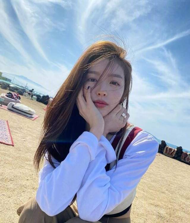 感觉|甜酷自在的韩国博主ziyooni洪智允 有颜又有衣品 太爱了!