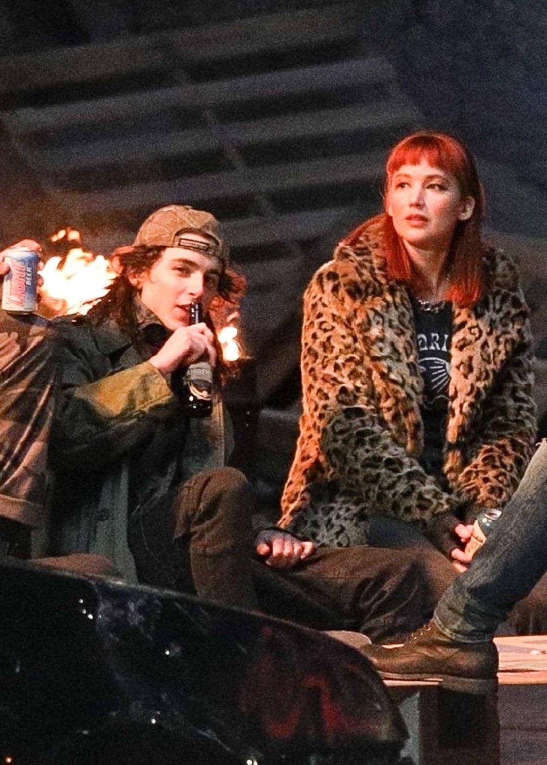 柴勒|詹妮弗·劳伦斯和蒂莫西·柴勒梅德拍吻戏像一对小情侣，画风太美