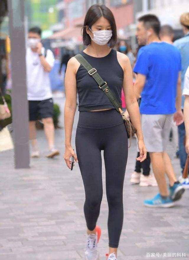 酷酷|酷酷装扮的瑜伽裤充满青春的时尚活力,气质十分出众,时尚前卫