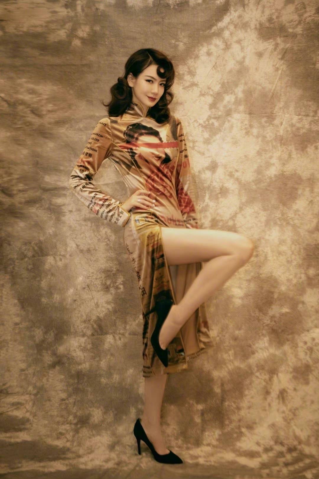 戚薇|戚薇身材真辣,穿高开叉改良旗袍明艳妩媚,李承铉娶到宝了