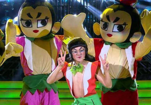 进行|模仿紫薇走红，无下限上演送礼物治瞎眼，殊不知林心如或起诉