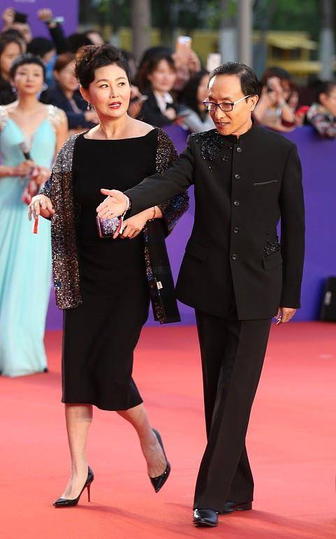 黑色|“最美潘金莲”王思懿的气质真不错，穿的很简单，依旧很有女人味