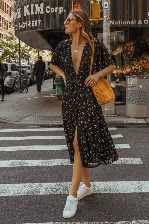 小白|今夏“裙子+运动鞋”这样穿,就是美得不一样!