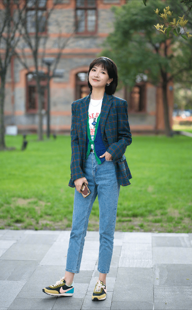 姐妹|今年流行的“牛仔裤＋鞋子”，这么穿时髦又显高，适合日常借鉴