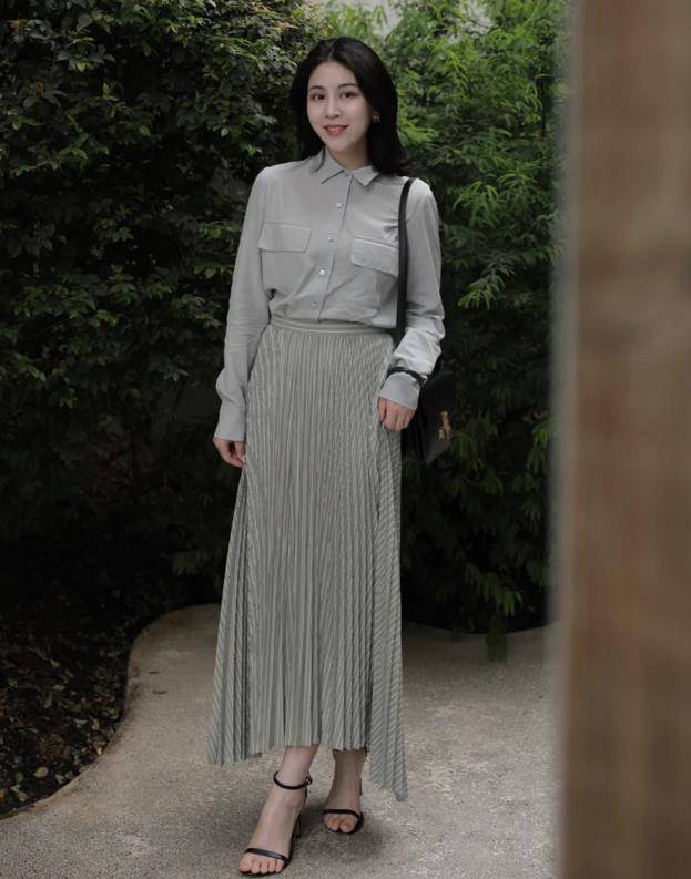 黑色|“百褶裙+鞋子”的4个穿搭思路,这样穿才能显高显腿直