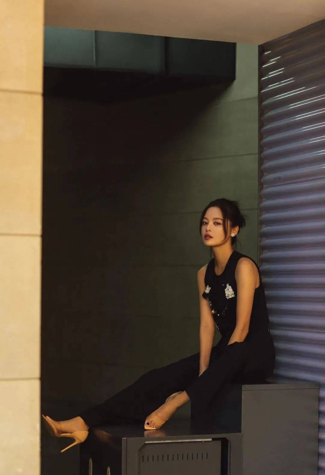 运动鞋|今夏不要总穿运动鞋了,2021流行这几款凉鞋,上脚显瘦显直又显腿长!