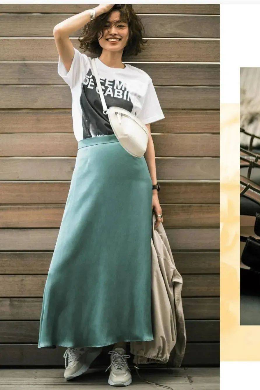 小白|今夏“裙子+运动鞋”这样穿,就是美得不一样!