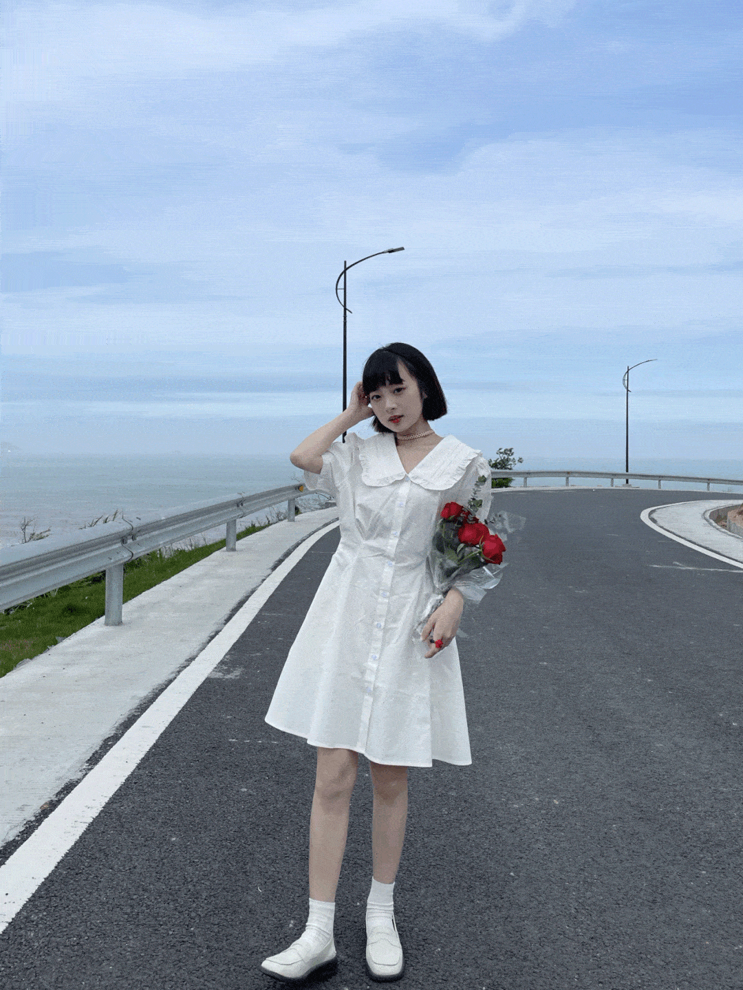 小个子|今夏忘了高跟鞋吧！小个子女生穿“连衣裙＋平底鞋”，上身好看到报警！