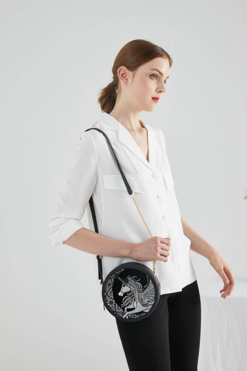 繁华世界|LuneVille全球限量 |一针一线勾勒繁华世界,方寸之间寻觅法式韵味