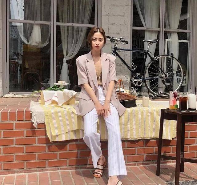 频率|“九分裤＋平底鞋”＝2021早春王炸组合，舒适时髦又显瘦