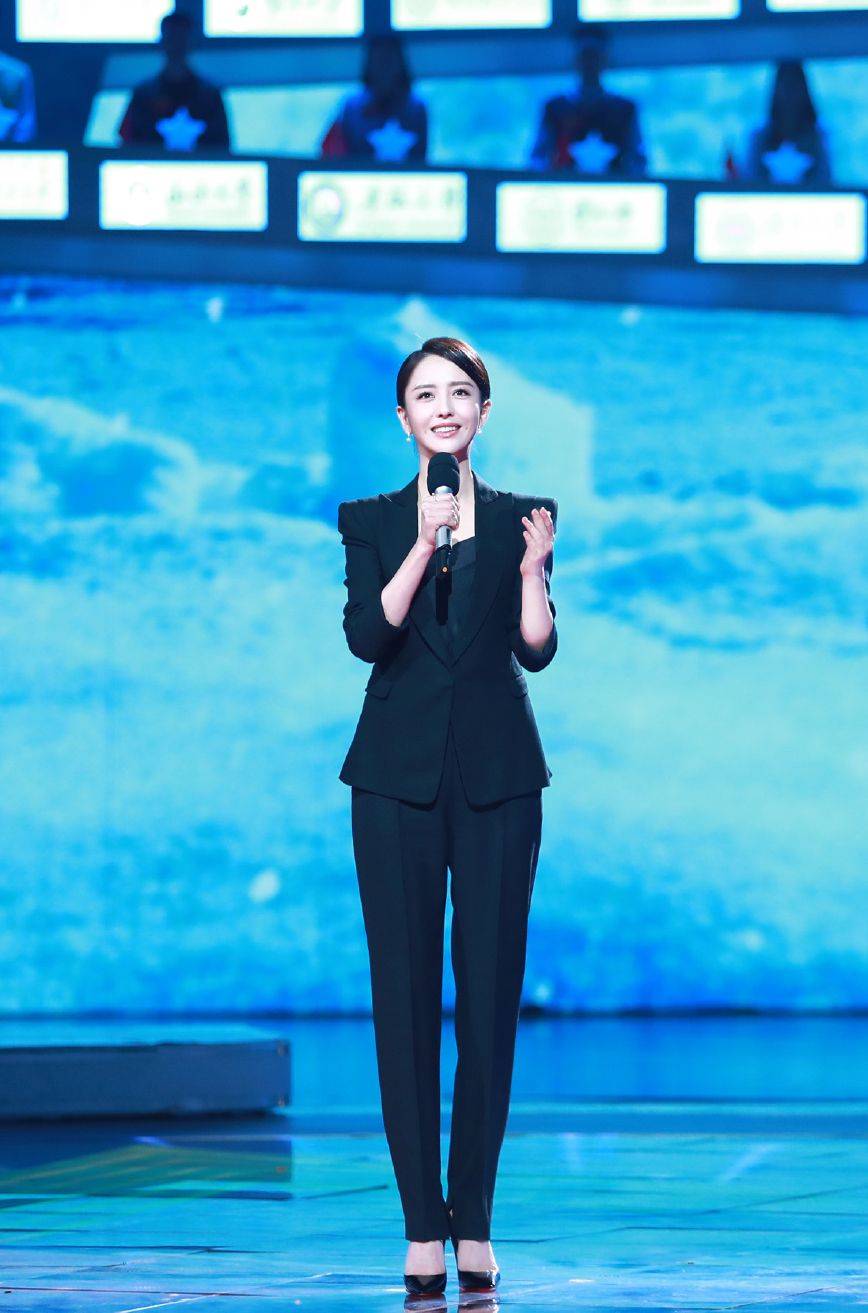 形象|佟丽娅穿西装美到认不出，造型优雅有女人味，这4种搭配自信大方