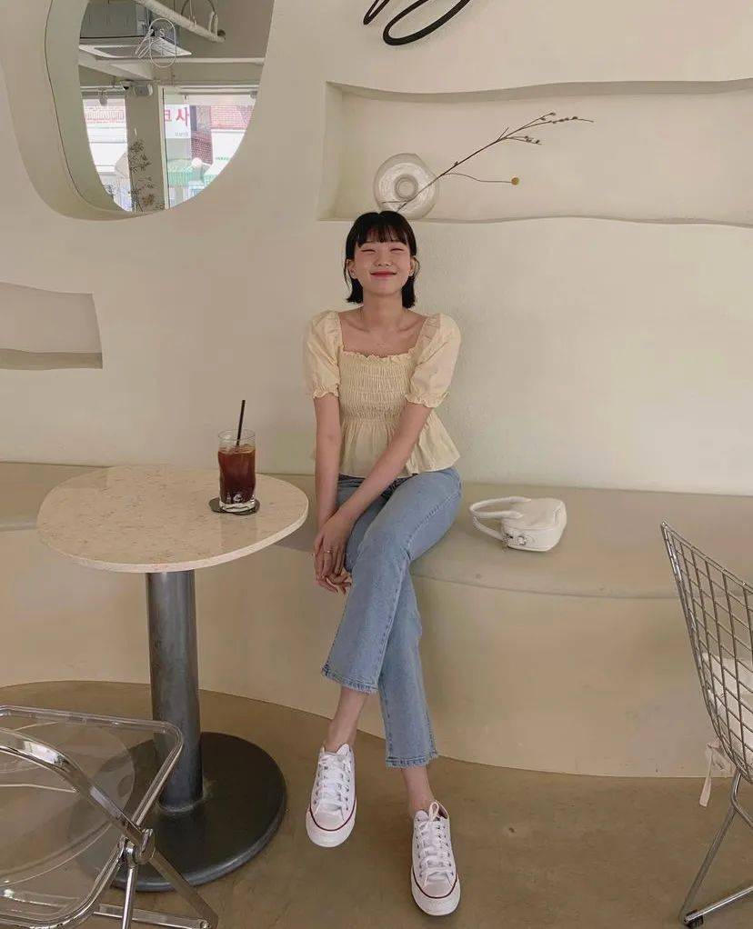 脚踝|2021不要再穿高跟鞋了!今夏“九分裤+运动鞋”正流行!