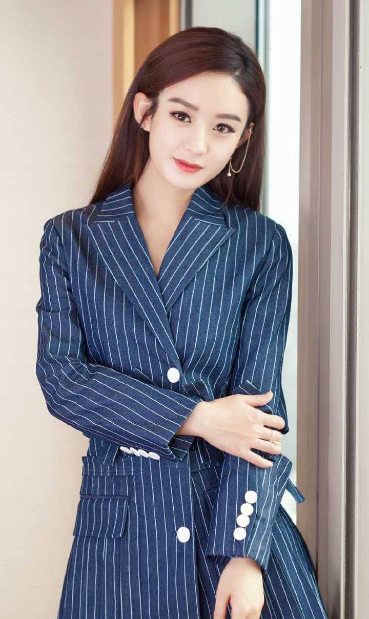 黑色|赵丽颖再现西装杀，精致干练造型气场超强，网友：女神太迷人