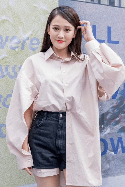 个性|陈乔恩难怪能迷住小9岁的艾伦,穿男友风衬衫硬塞超短裤,真够潮?