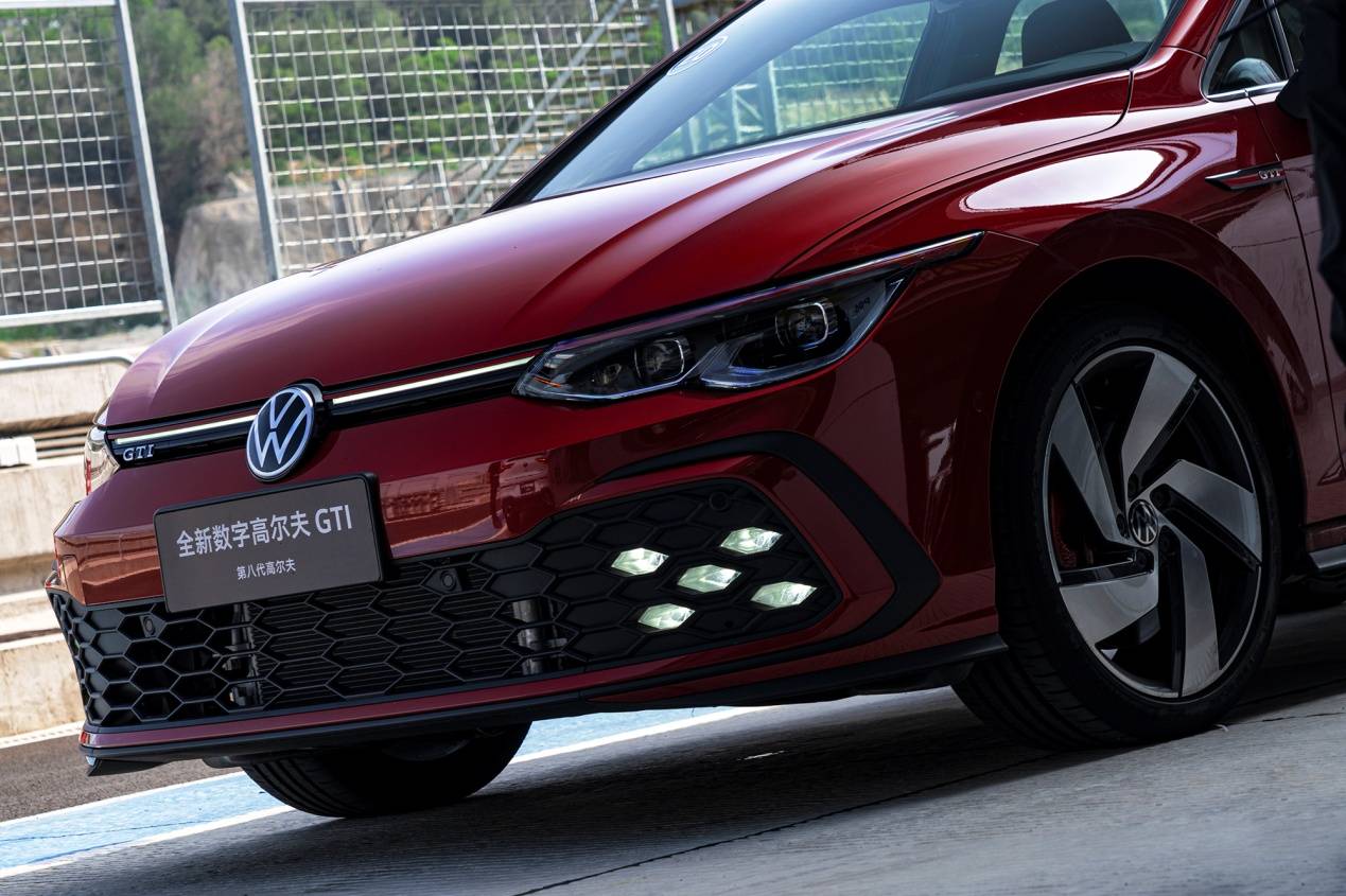 能下赛道能买菜试驾第八代高尔夫gti