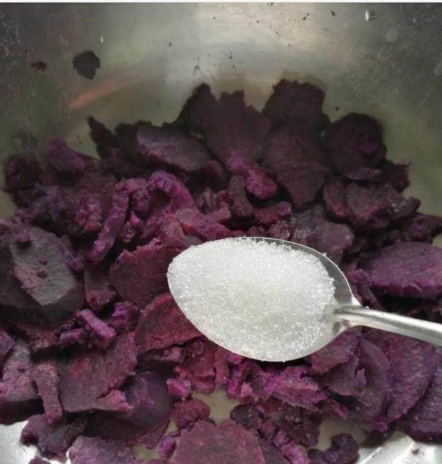 做法|这早餐做法简单不用一滴油,蒸一蒸就上桌,甜香软糯孩子爱吃