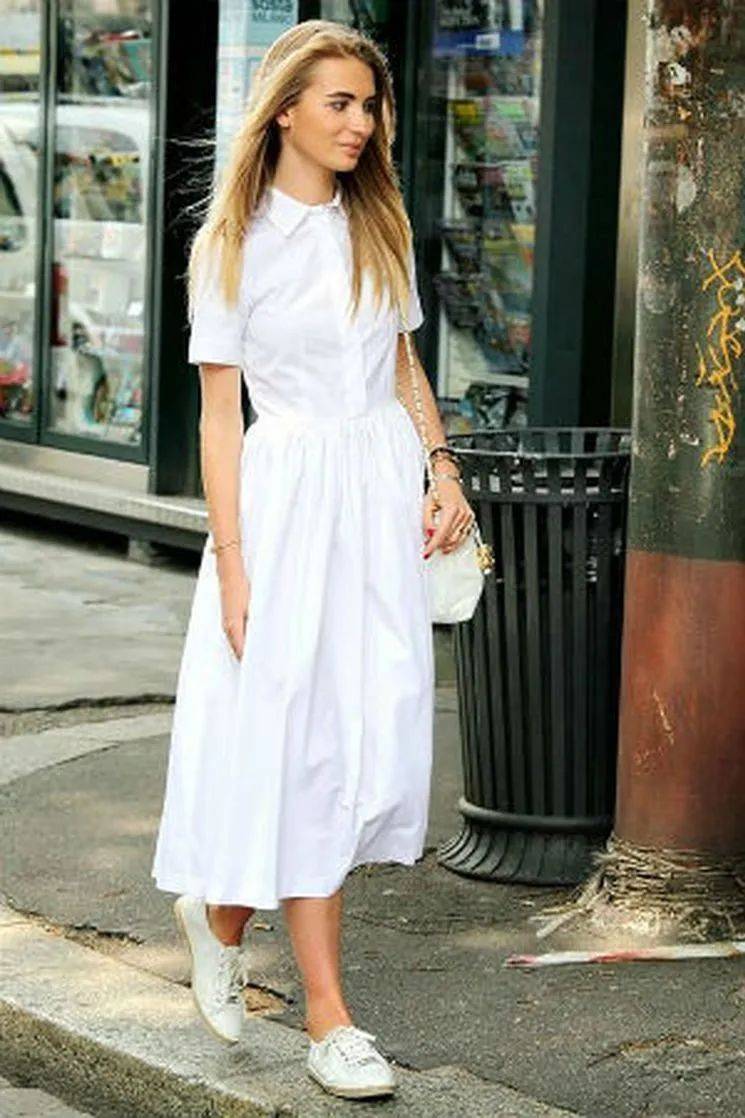 运动鞋|今夏“裙子＋运动鞋”这样穿，真好看！