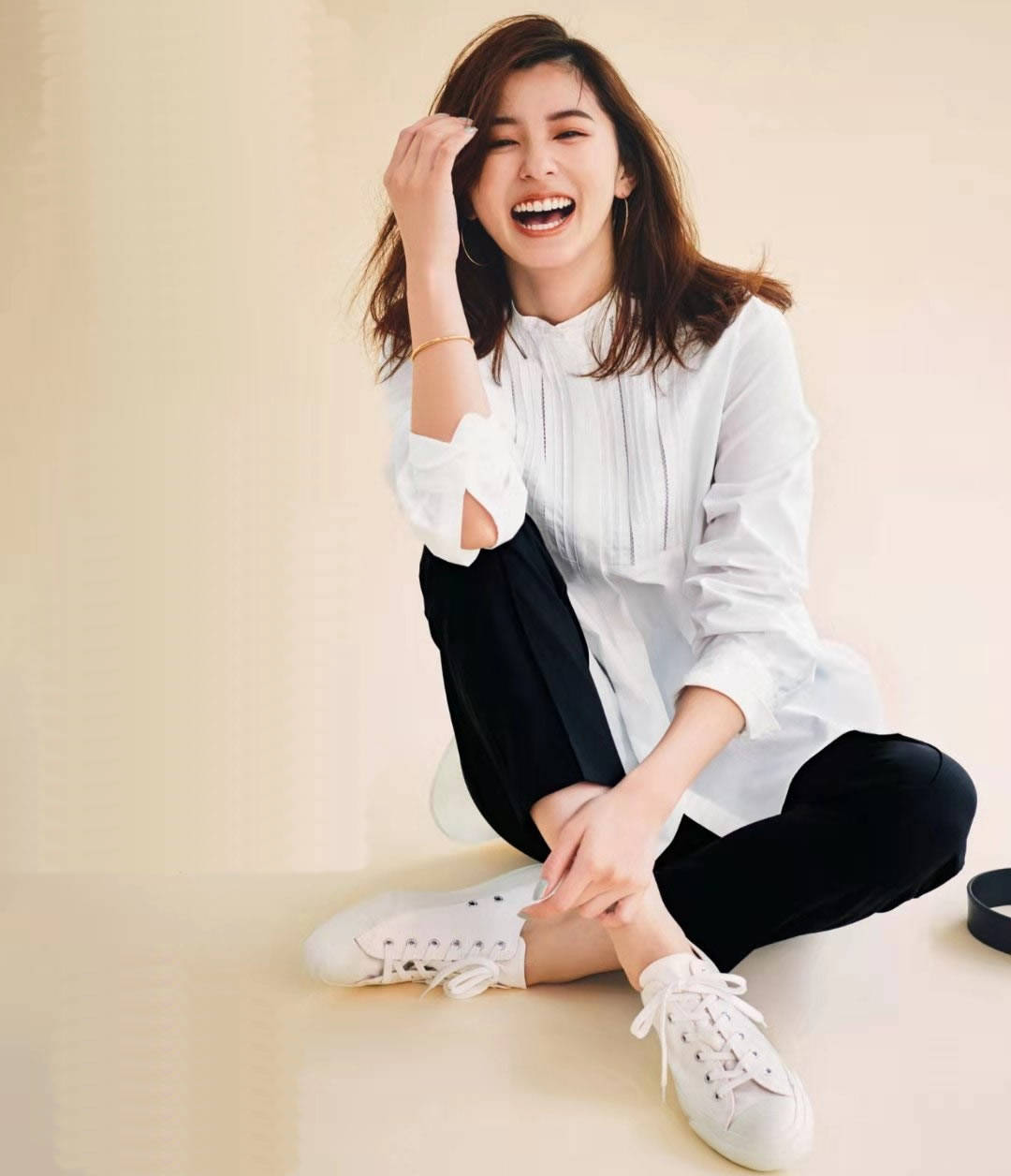 色调|“我”最会穿休闲鞋！运动鞋的夏日“分寸”穿搭，2个要点全解决