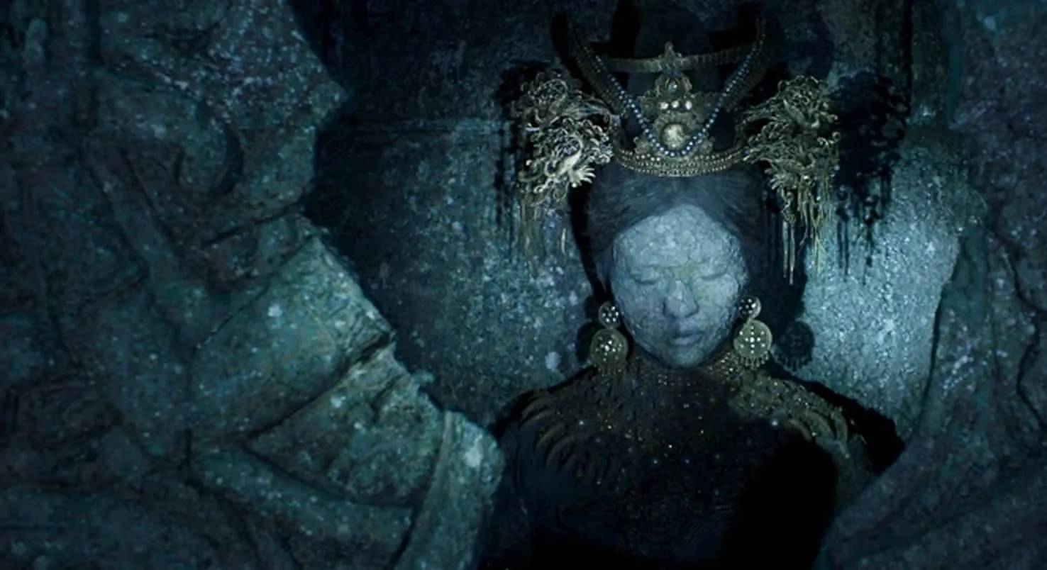 彘蜂,刀齿鲑鱼和巨蟒是个生态圈;中间夫妻树,鬼讯号和山神庙是个过度