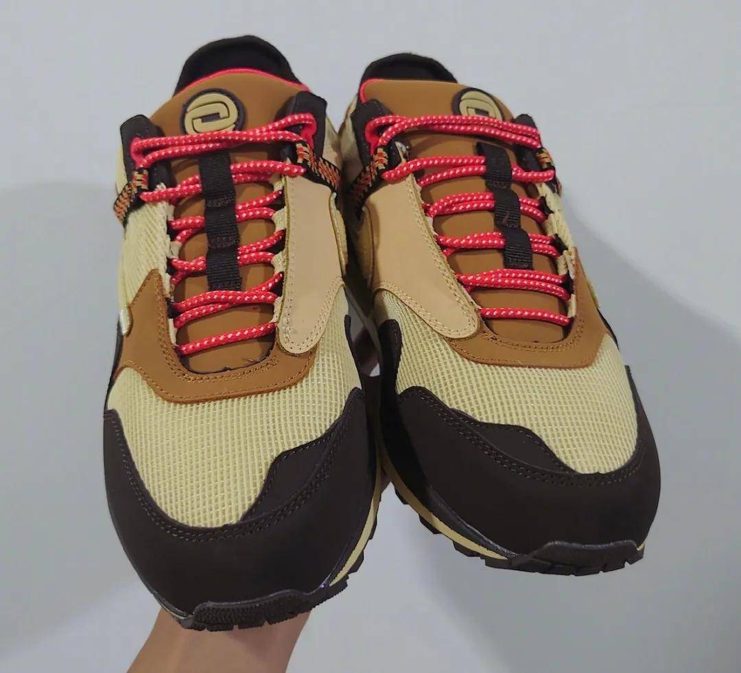 Runner|抄袭沃尔玛？YEEZY“洞洞鞋”红色十月释出！