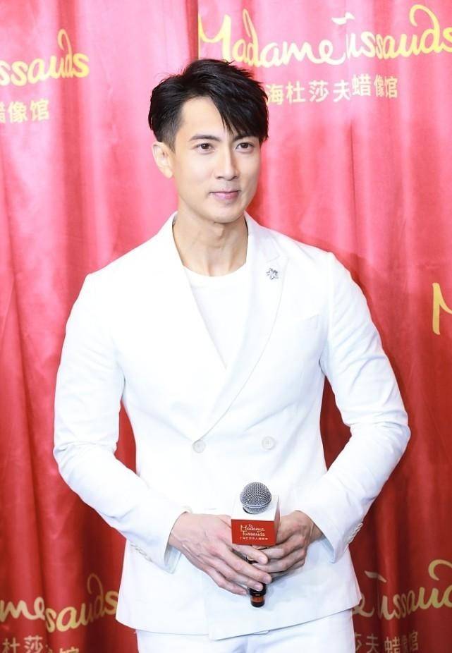 整体|吴尊的颜值没话说，穿一身白也这么的帅，哪个女孩子不心动