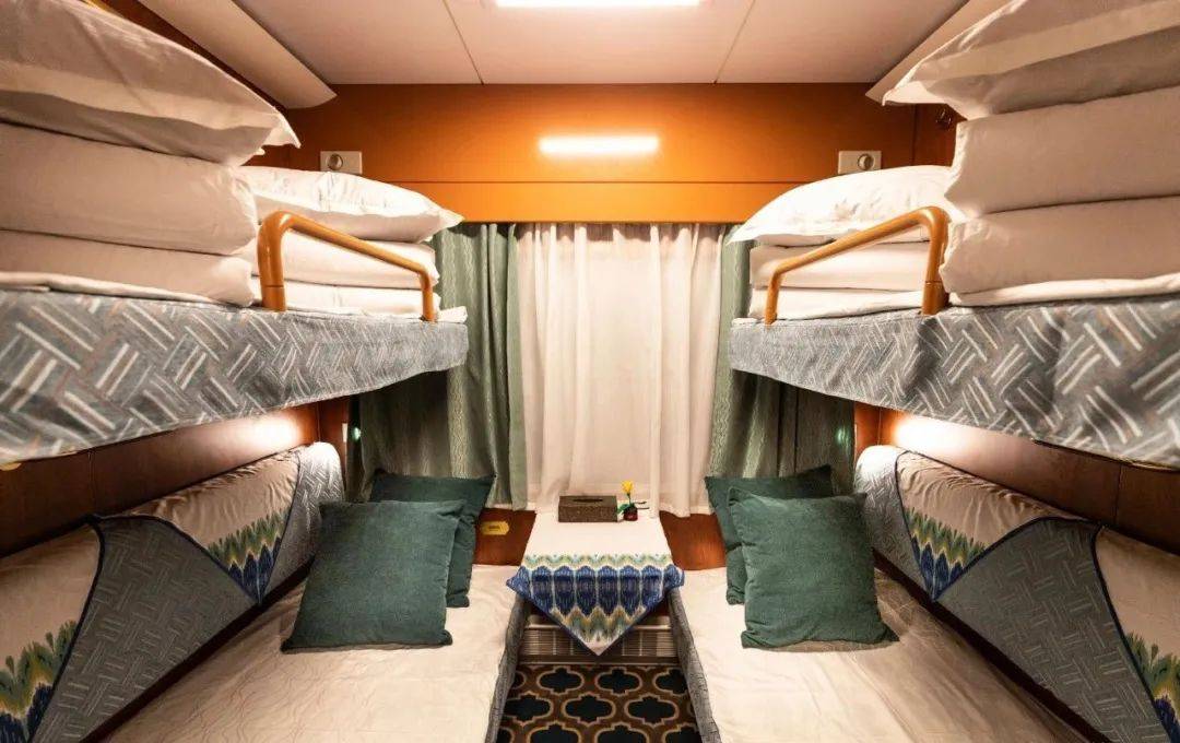 中国最豪华火车3万元一趟沿途风景却美到窒息