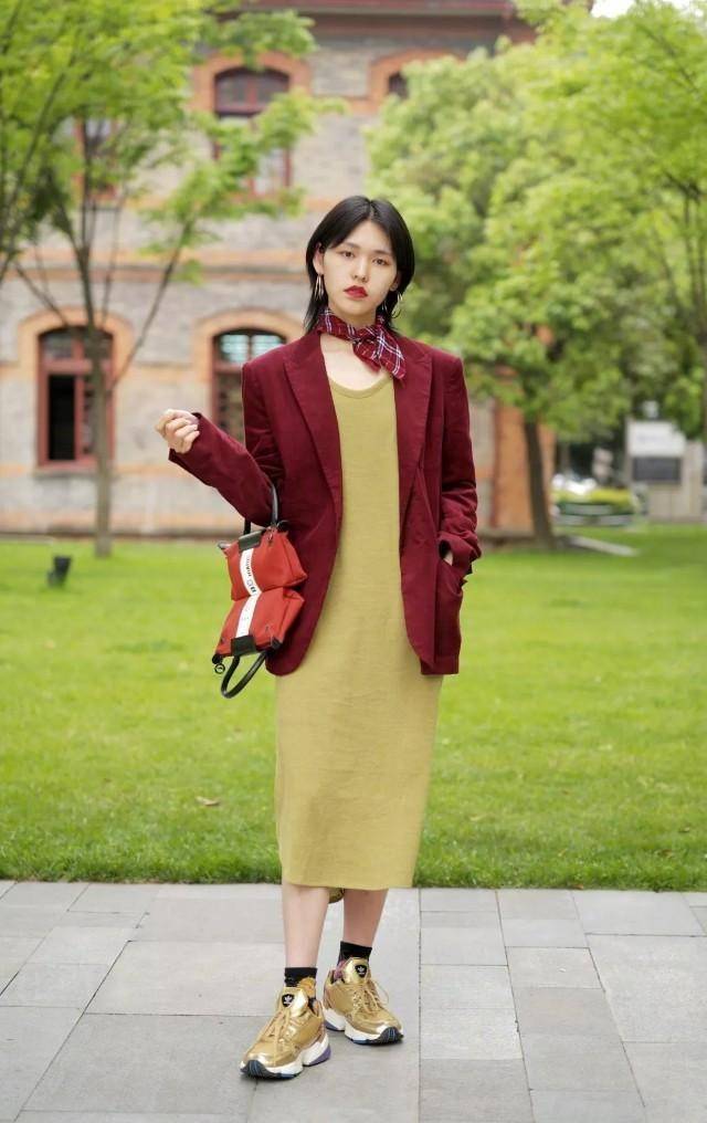 颜色|“裙子＋运动鞋”才是今夏最火CP，时髦显高又百搭，谁穿谁好看