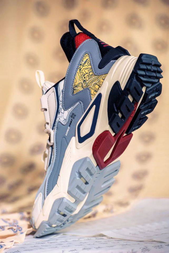 系列|迪丽热巴同款来袭?!梨园的OOTD「潮鞋柜」大起底,重磅新鞋发售曝光!