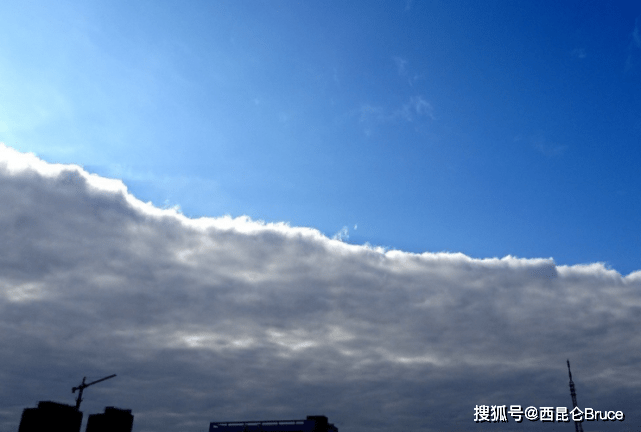 “阴阳天”出现在四川泸州！需要担心不？这会是极端天气的预兆吗