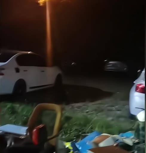 梦境解析,昨天睡觉梦见下雨,雨哗啦啦地下个不停,只看到路面上的雨水很多 梦境解析,昨天睡觉梦见下雨,雨哗啦啦地下个不停,只看到路面上的雨水很多