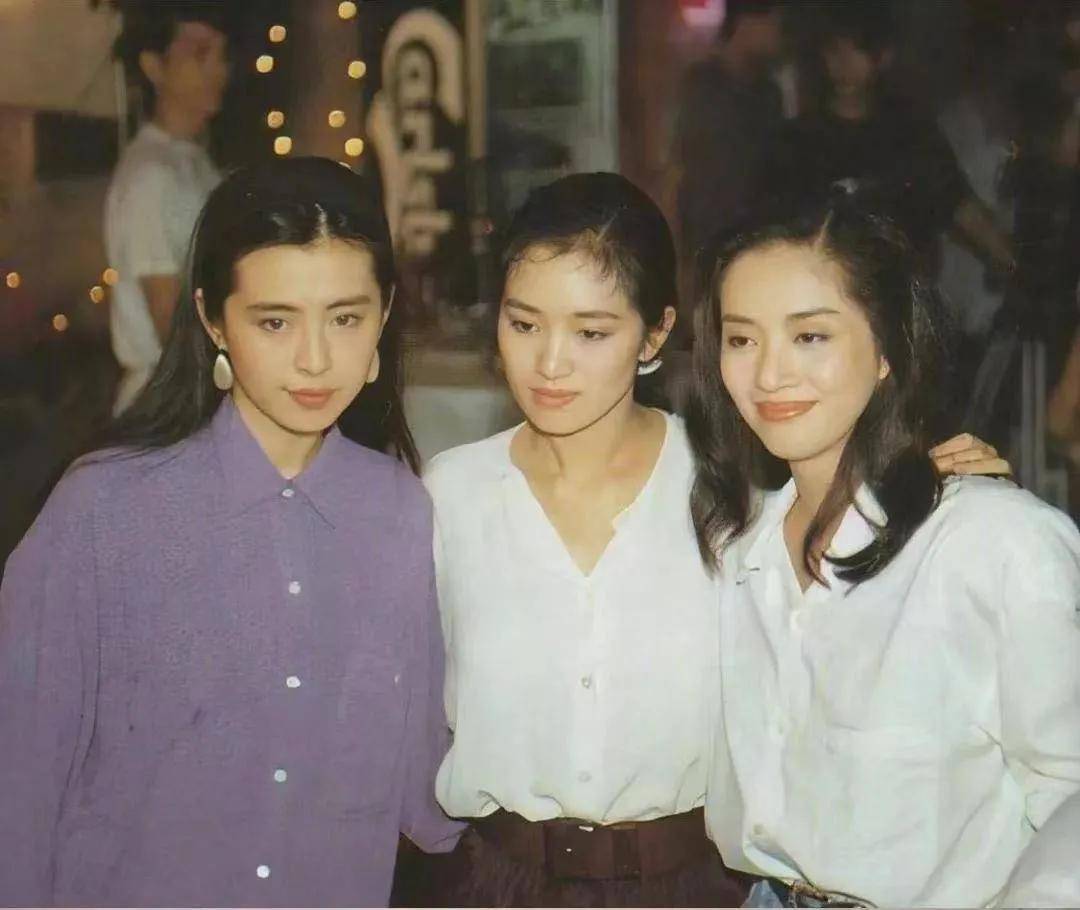 白女士|被称内娱95花颜霸的她，靠港风造型再次惊艳网友：太绝了！