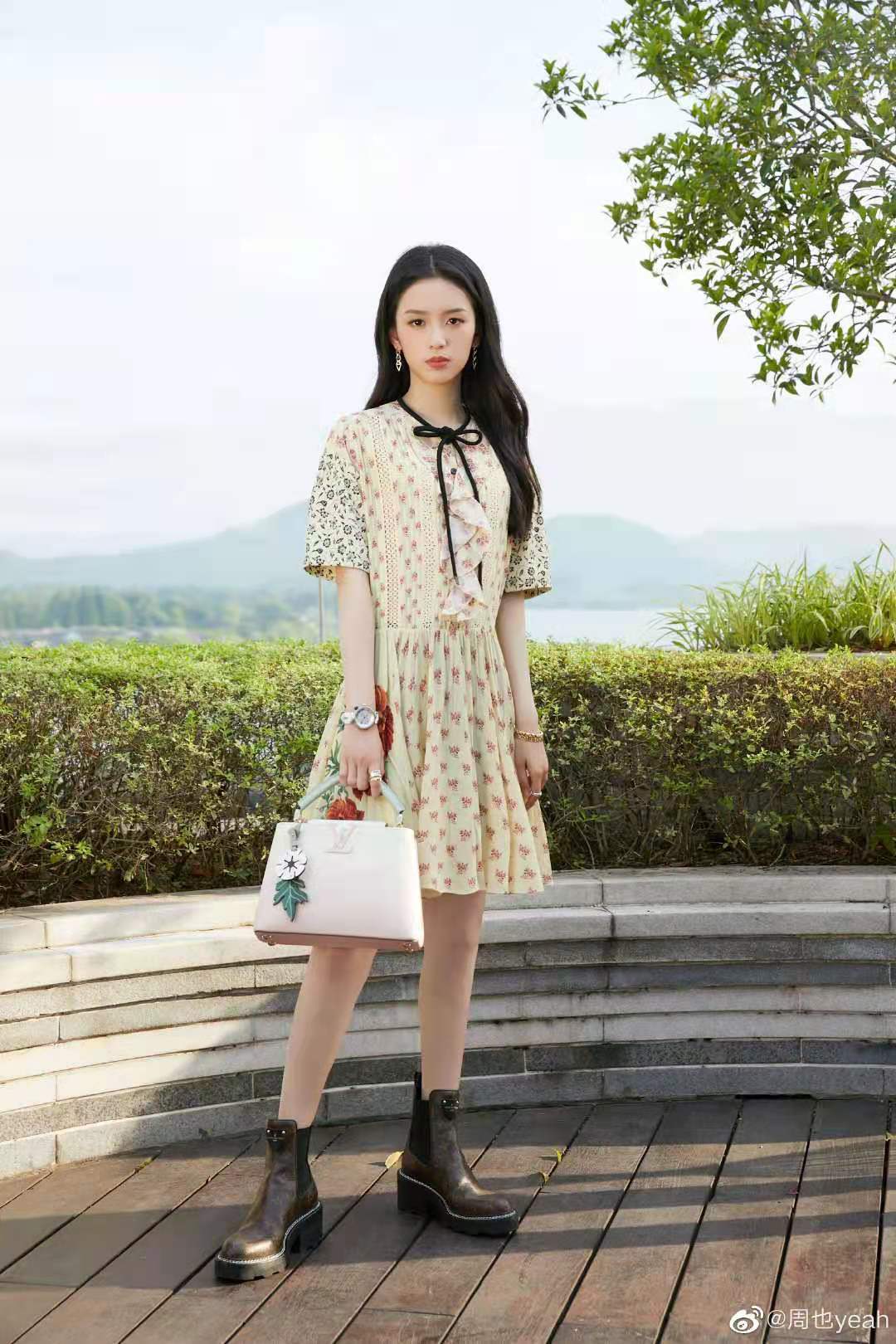 距离感|周也小公主气质清冷，女神范十足，不愧是时尚达人，令人见之忘俗