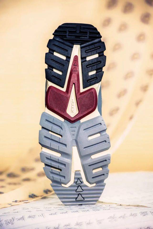 系列|迪丽热巴同款来袭?!梨园的OOTD「潮鞋柜」大起底,重磅新鞋发售曝光!