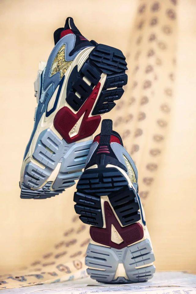 系列|迪丽热巴同款来袭?!梨园的OOTD「潮鞋柜」大起底,重磅新鞋发售曝光!