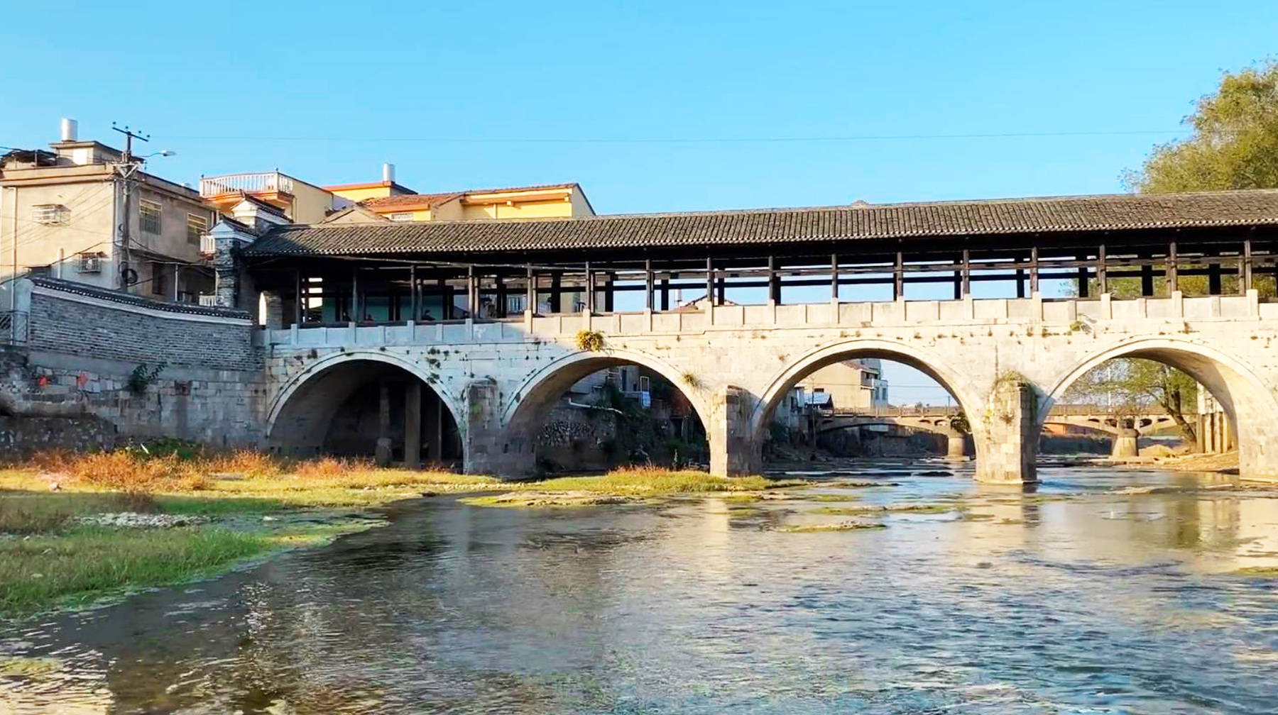 原創湖北咸寧小鎮上有座高橋石拱加廊亭結構古典顏值沉澱百年光景