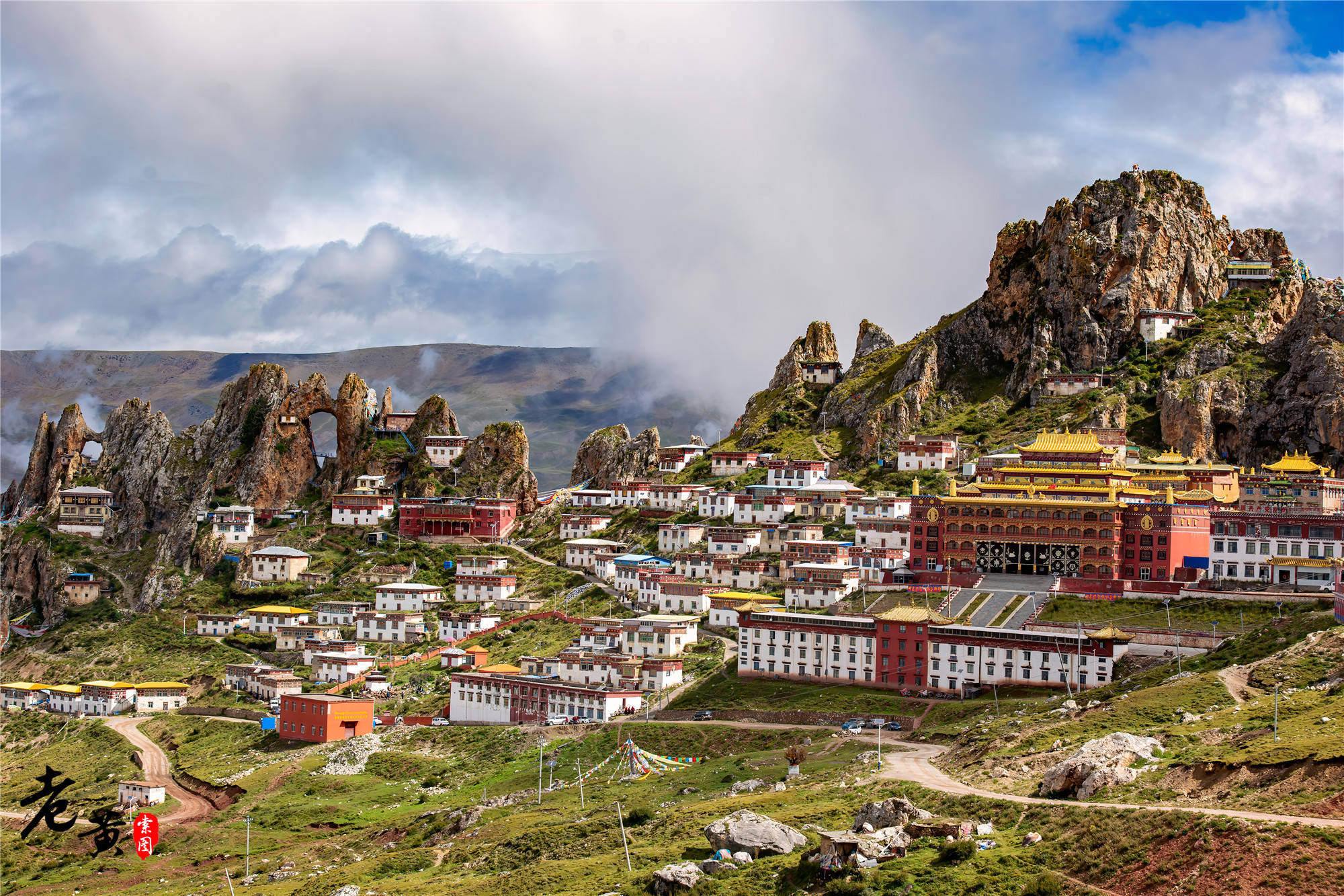 孜珠寺，筑于神山之上，海拔4800多米，始建至今超过3000年