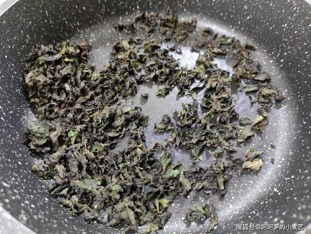 薄荷|新鲜的薄荷吃不完，教你做成薄荷茶，方法简单好储存，可以喝一年