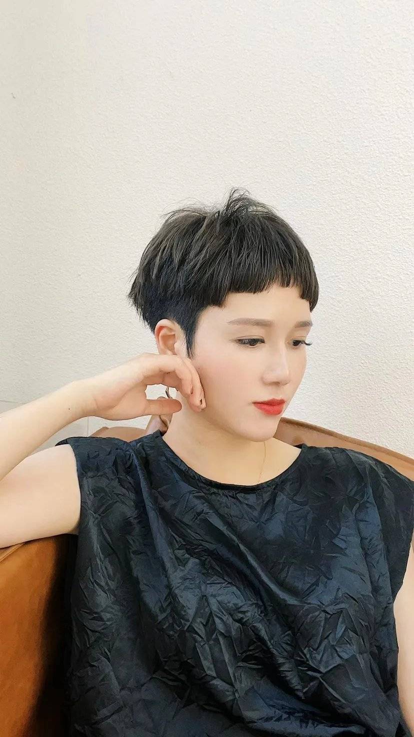发型|发型别再一成不变了，新发型15款送给你，很多女性剪完都很美