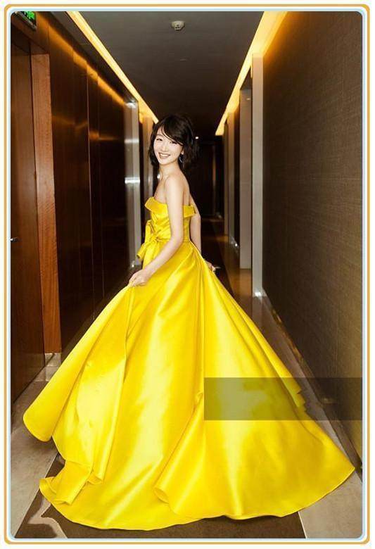 金色|当宋祖儿和周冬雨同穿金色裙,网友:终于见识到扮嫩的最高境界!