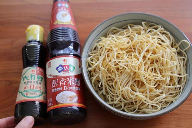 秋天大人孩子要多吃這道素菜，爽口開胃，營養豐富，做法還超簡單 熱愛美食 第4张