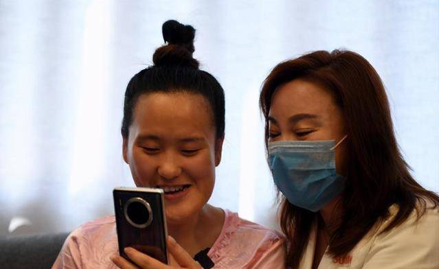 因为|歪脸女孩整容成女神模样，本以为会迎来一片谩骂，不料却被她感动