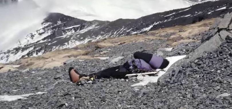 珠峰上的“睡美人”：9年时间数千人路过，却无一人为其掩埋