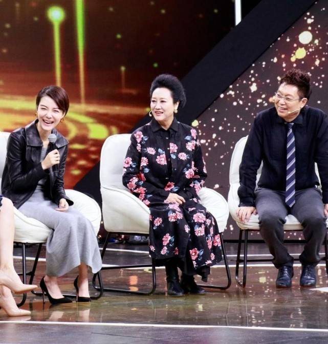 设计|明星母女同框太养眼！车晓和妈妈合体，65岁王丽云穿“贵妇装”