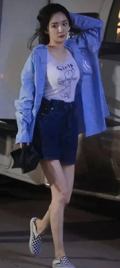 运动鞋|逛街偶遇杨幂…她穿短裤时总穿这几款鞋