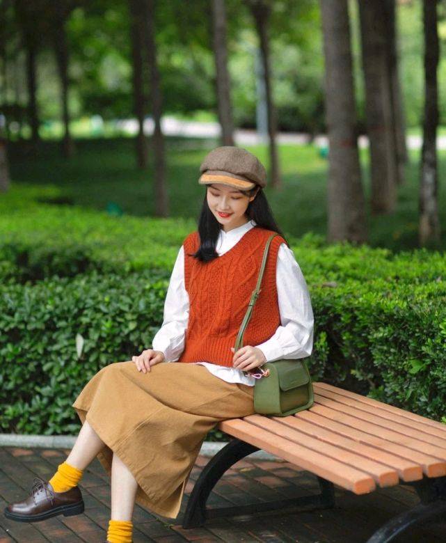 卫衣|女生可以适当地扮嫩，可爱俏皮的穿搭就很不错，精致又减龄