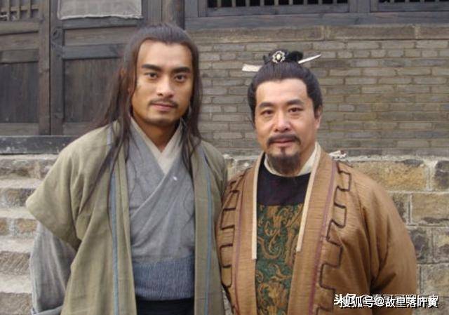 但你们一定记得他的另一个称呼,即是所谓的张都监,这人和张团练,蒋
