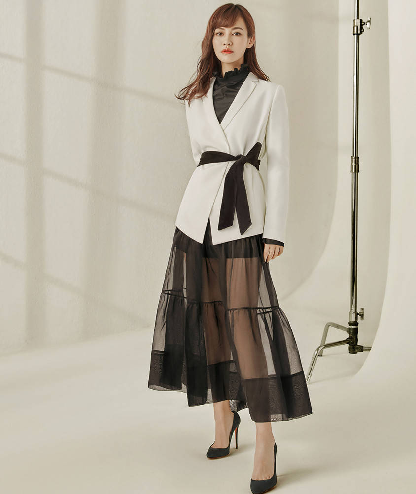 丽人|才42岁就敢演妈，杨雪为《乔家的儿女》牺牲真大，私服满满御姐风