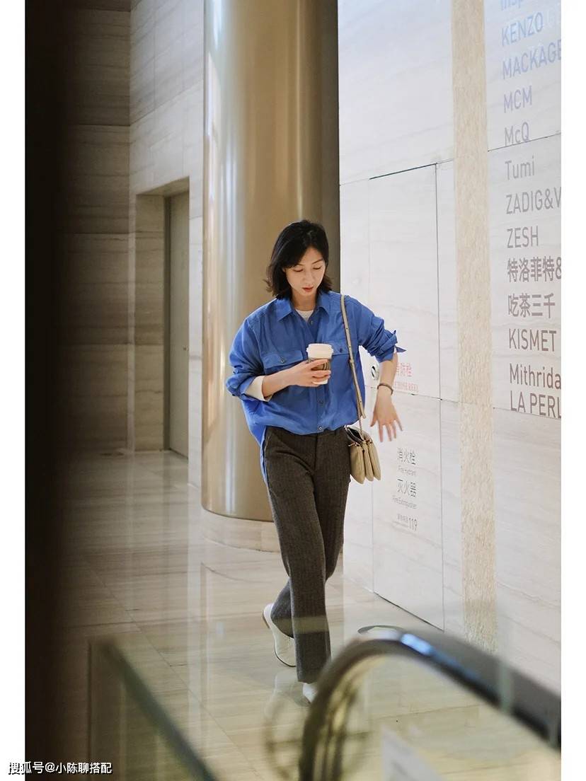 服装|女人到了中年，穿衣打扮要“得体”，更要学会不装嫩也不显老