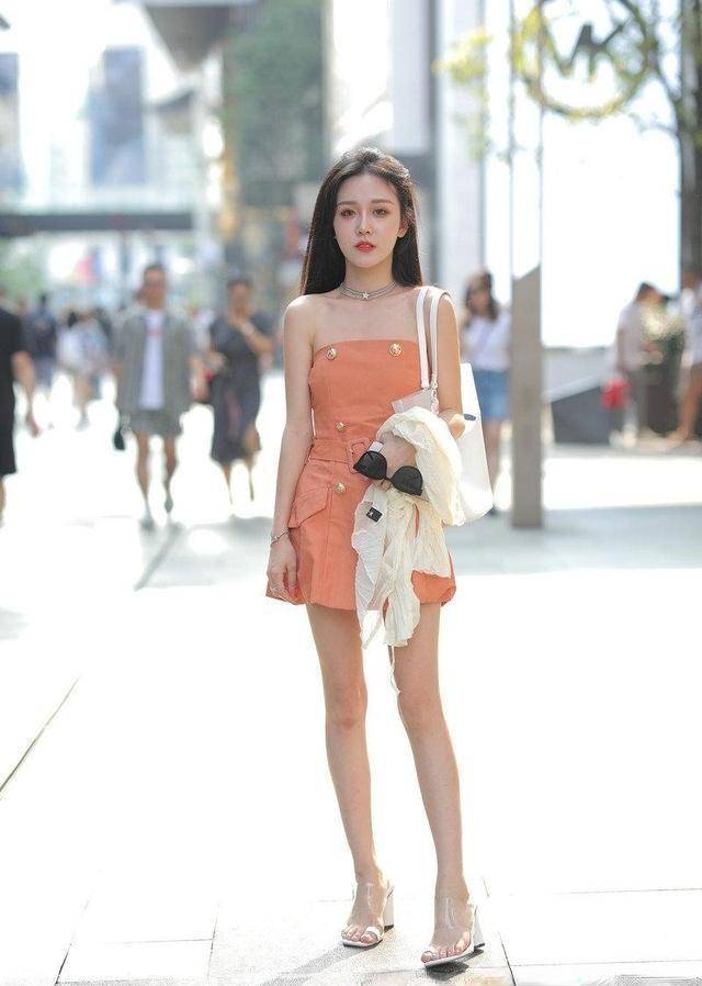 显高|尽显时尚美女潮流气息感的连衣裙，展现高挑与靓丽，你更中意