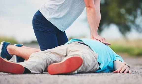 急救心肺复苏按压多少厘米 c7ad400a911342989510f56d5bff14eb.jpeg